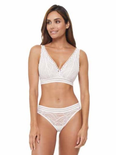 una mujer con ropa interior