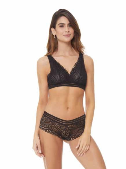 una mujer con ropa interior