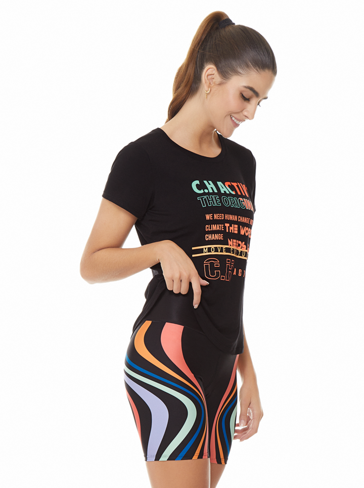 una mujer con deportivos